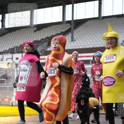 07.12.2025 - St. Pauli X-Mass-Run No. 15 Patografie http://msf.ph/oto/9384632 07.12.2025 10:27:57 Ziel 1507, 1717, 1742, 1745, 3412, 3727, 3729, 3730, 3879, 3881, 3883, 4064, 4065, 4132, 4133, 4189, 4344, 4350, 4453, 4454, 4527, 4538, 4700, 4704, 4708, 4710, 4875 meine-sportfotos.de