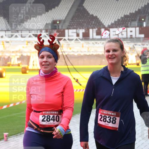 07.12.2025 - St. Pauli X-Mass-Run No. 15 Luisa Fischer http://msf.ph/oto/9384633 07.12.2025 11:30:38 Ziel 15, 2840, 15, 2838, 882, 1922, 1925, 1941, 2020, 2509, 2705, 2787, 2838, 2840, 2876, 3303, 4651, 4839 meine-sportfotos.de