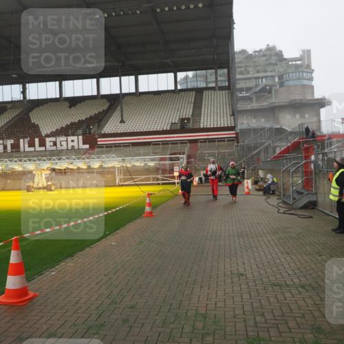 07.12.2025 - St. Pauli X-Mass-Run No. 15 Fabian Wolf http://msf.ph/oto/9384634 07.12.2025 10:12:22 Ziel 1070, 1072, 1074, 1077, 1526 meine-sportfotos.de