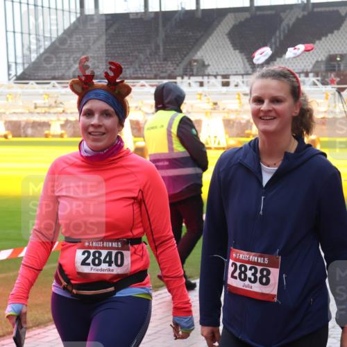 07.12.2025 - St. Pauli X-Mass-Run No. 15 Luisa Fischer http://msf.ph/oto/9384643 07.12.2025 11:30:40 Ziel 15, 2840, 15, 2838, 1941, 2020, 2509, 2705, 2787, 2838, 2840, 2876, 3303, 4839 meine-sportfotos.de