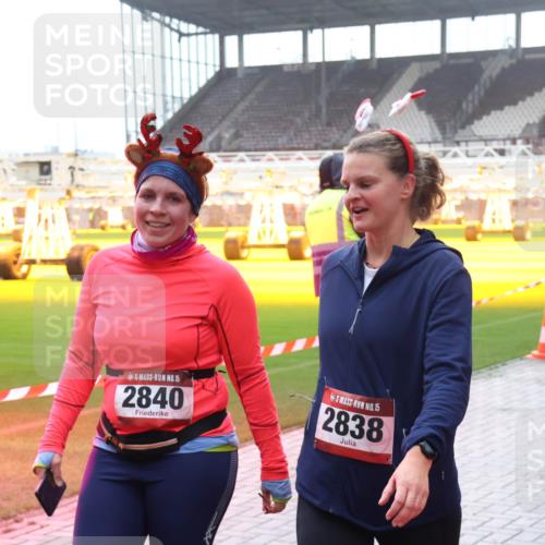 07.12.2025 - St. Pauli X-Mass-Run No. 15 Luisa Fischer http://msf.ph/oto/9384645 07.12.2025 11:30:40 Ziel 15, 2840, 15, 2838, 1, 1941, 2020, 2509, 2705, 2787, 2838, 2840, 2876, 3303, 4839 meine-sportfotos.de