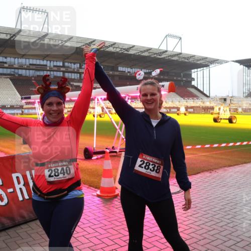 07.12.2025 - St. Pauli X-Mass-Run No. 15 Luisa Fischer http://msf.ph/oto/9384650 07.12.2025 11:30:43 Ziel 15, 2840, 2838, 1941, 2020, 2509, 2705, 2787, 2876, 3303, 4839 meine-sportfotos.de