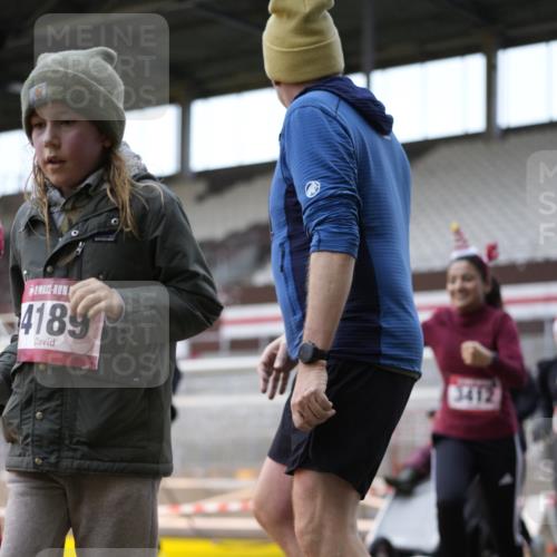 07.12.2025 - St. Pauli X-Mass-Run No. 15 Patografie http://msf.ph/oto/9384651 07.12.2025 10:27:59 Ziel 1507, 1717, 1742, 1745, 3412, 3727, 3729, 3730, 3879, 3881, 3883, 4064, 4065, 4132, 4133, 4189, 4344, 4350, 4376, 4380, 4453, 4454, 4527, 4538, 4700, 4704, 4708, 4710, 4875 meine-sportfotos.de