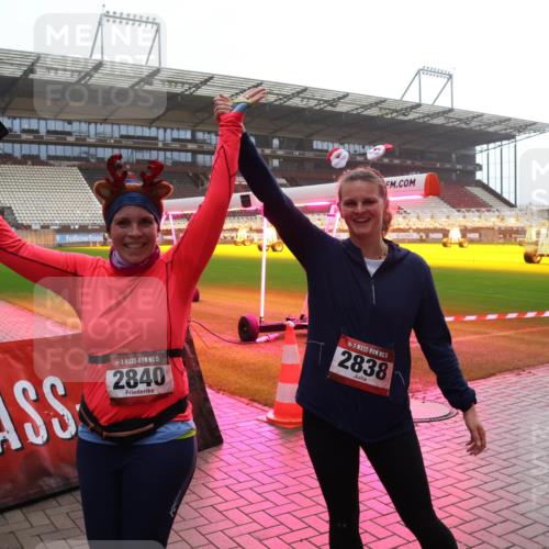 07.12.2025 - St. Pauli X-Mass-Run No. 15 Luisa Fischer http://msf.ph/oto/9384652 07.12.2025 11:30:43 Ziel 15, 2840, 5, 2838, 30, 1941, 2020, 2509, 2705, 2787, 2876, 3303, 4839 meine-sportfotos.de