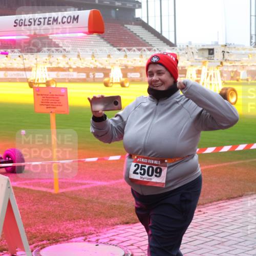 07.12.2025 - St. Pauli X-Mass-Run No. 15 Luisa Fischer http://msf.ph/oto/9384662 07.12.2025 11:30:56 Ziel 15, 2509, 487, 539, 579, 581, 848, 865, 870, 872, 2020, 2307, 2308, 2311, 2314, 2317, 2319, 2509, 2705, 2871, 2876 meine-sportfotos.de