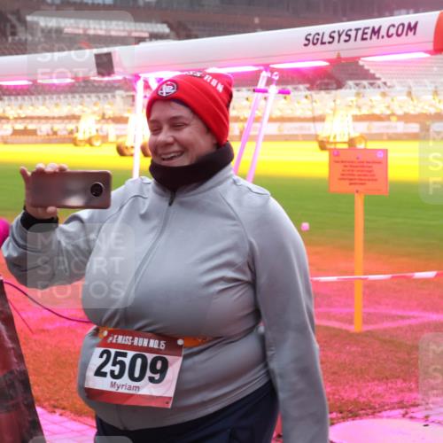 07.12.2025 - St. Pauli X-Mass-Run No. 15 Luisa Fischer http://msf.ph/oto/9384667 07.12.2025 11:30:57 Ziel 15, 2509, 487, 539, 579, 581, 848, 865, 870, 872, 2020, 2307, 2308, 2311, 2314, 2317, 2319, 2449, 2450, 2509, 2705, 2871, 2876 meine-sportfotos.de