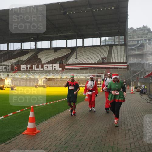 07.12.2025 - St. Pauli X-Mass-Run No. 15 Fabian Wolf http://msf.ph/oto/9384668 07.12.2025 10:12:28 Ziel 1070, 1072, 1074, 1077, 2758, 2760, 2770, 3585 meine-sportfotos.de