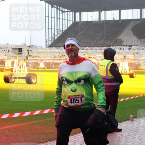 07.12.2025 - St. Pauli X-Mass-Run No. 15 Luisa Fischer http://msf.ph/oto/9384670 07.12.2025 11:30:59 Ziel 15, 4651, 487, 539, 579, 581, 848, 865, 870, 872, 2020, 2307, 2308, 2311, 2314, 2317, 2319, 2449, 2450, 2509, 2705, 2871, 2876 meine-sportfotos.de
