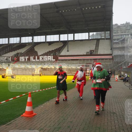 07.12.2025 - St. Pauli X-Mass-Run No. 15 Fabian Wolf http://msf.ph/oto/9384672 07.12.2025 10:12:28 Ziel 1070, 1072, 1074, 1077, 2758, 2760, 2770, 3585 meine-sportfotos.de