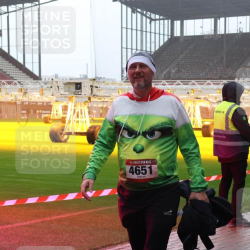 07.12.2025 - St. Pauli X-Mass-Run No. 15 Luisa Fischer http://msf.ph/oto/9384674 07.12.2025 11:30:59 Ziel 15, 4651, 1, 487, 539, 579, 581, 848, 865, 870, 872, 2020, 2307, 2308, 2311, 2314, 2317, 2319, 2449, 2450, 2509, 2705, 2871, 2876 meine-sportfotos.de