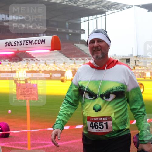 07.12.2025 - St. Pauli X-Mass-Run No. 15 Luisa Fischer http://msf.ph/oto/9384679 07.12.2025 11:31:00 Ziel 15, 4651, 487, 539, 579, 581, 848, 865, 870, 872, 2020, 2307, 2308, 2311, 2314, 2317, 2319, 2449, 2450, 2509, 2705, 2871, 2876 meine-sportfotos.de