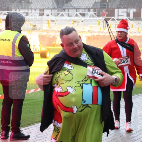 07.12.2025 - St. Pauli X-Mass-Run No. 15 Luisa Fischer http://msf.ph/oto/9384685 07.12.2025 11:31:04 Ziel 88, 859, 880, 487, 539, 554, 579, 581, 848, 865, 870, 872, 2020, 2307, 2308, 2311, 2314, 2317, 2319, 2449, 2450, 2509, 2705, 2871, 2876, 3328 meine-sportfotos.de