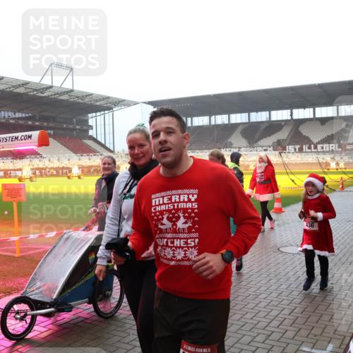 07.12.2025 - St. Pauli X-Mass-Run No. 15 Luisa Fischer http://msf.ph/oto/9384687 07.12.2025 10:15:48 Ziel 01, 5, 436, 308, 431, 436, 438, 762, 1180, 1183, 1363, 1869, 1885, 2641, 2645, 2652, 2658, 2659, 2666, 2667, 2668, 2745, 2883, 2891, 3053, 3103, 3741, 4001, 4004, 4455, 4494, 4536 meine-sportfotos.de