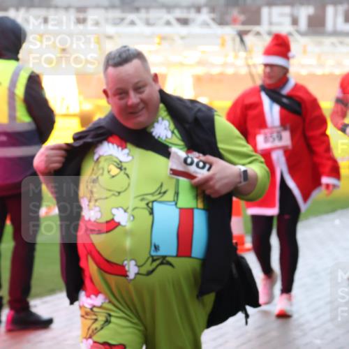 07.12.2025 - St. Pauli X-Mass-Run No. 15 Luisa Fischer http://msf.ph/oto/9384689 07.12.2025 11:31:04 Ziel 859, 607, 287, 487, 539, 554, 579, 581, 848, 865, 870, 872, 2020, 2307, 2308, 2311, 2314, 2317, 2319, 2449, 2450, 2509, 2705, 2871, 2876, 3328 meine-sportfotos.de