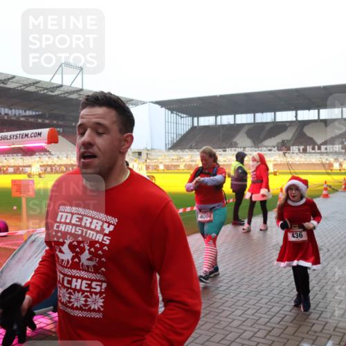 07.12.2025 - St. Pauli X-Mass-Run No. 15 Luisa Fischer http://msf.ph/oto/9384696 07.12.2025 10:15:49 Ziel 4004, 436, 308, 431, 436, 438, 762, 1180, 1183, 1885, 2641, 2645, 2652, 2658, 2659, 2666, 2667, 2668, 2745, 2883, 2891, 3053, 3103, 3741, 4001, 4004, 4455, 4494, 4536 meine-sportfotos.de