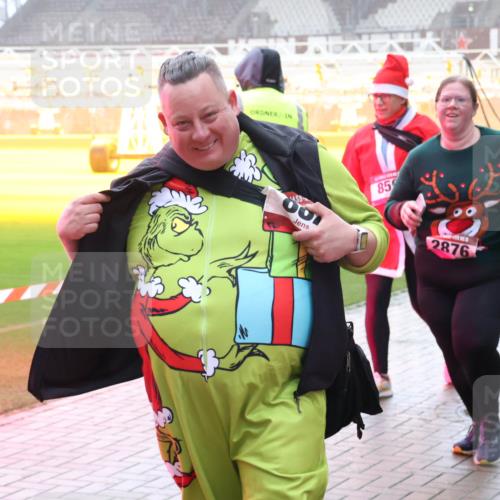 07.12.2025 - St. Pauli X-Mass-Run No. 15 Luisa Fischer http://msf.ph/oto/9384700 07.12.2025 11:31:06 Ziel 85, 2876, 880, 487, 539, 554, 579, 581, 848, 865, 870, 872, 1595, 2020, 2307, 2308, 2311, 2314, 2317, 2319, 2449, 2450, 2509, 2871, 2876, 3328 meine-sportfotos.de