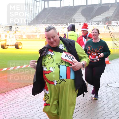 07.12.2025 - St. Pauli X-Mass-Run No. 15 Luisa Fischer http://msf.ph/oto/9384701 07.12.2025 11:31:06 Ziel 882, 2876, 1, 880, 487, 539, 554, 579, 581, 848, 865, 870, 872, 1595, 2020, 2307, 2308, 2311, 2314, 2317, 2319, 2449, 2450, 2509, 2871, 2876, 3328 meine-sportfotos.de