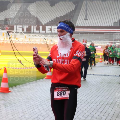 07.12.2025 - St. Pauli X-Mass-Run No. 15 Luisa Fischer http://msf.ph/oto/9384716 07.12.2025 11:31:10 Ziel 471, 15, 880, 203, 487, 539, 554, 579, 581, 848, 865, 870, 872, 1595, 2020, 2307, 2308, 2311, 2314, 2317, 2319, 2449, 2450, 2509, 2871, 2876, 3328 meine-sportfotos.de