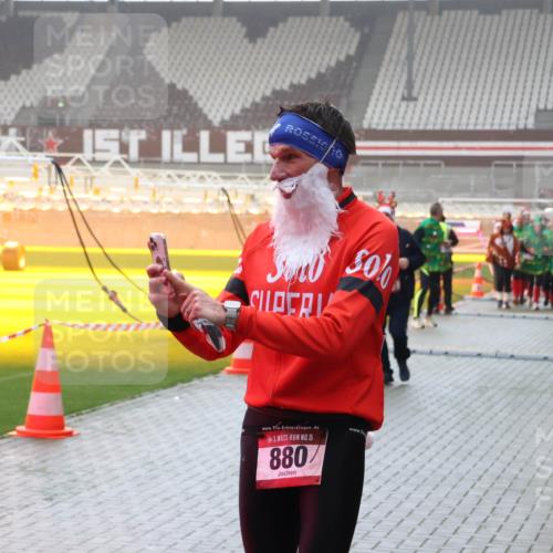 07.12.2025 - St. Pauli X-Mass-Run No. 15 Luisa Fischer http://msf.ph/oto/9384718 07.12.2025 11:31:10 Ziel 15, 880, 203, 487, 539, 554, 579, 581, 848, 865, 870, 872, 1595, 2020, 2307, 2308, 2311, 2314, 2317, 2319, 2449, 2450, 2509, 2871, 2876, 3328 meine-sportfotos.de