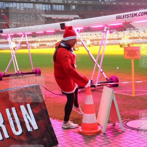 07.12.2025 - St. Pauli X-Mass-Run No. 15 Luisa Fischer http://msf.ph/oto/9384726 07.12.2025 11:31:13 Ziel 110, 0, 203, 329, 487, 539, 554, 579, 581, 848, 865, 870, 872, 1595, 2020, 2307, 2308, 2311, 2314, 2317, 2319, 2449, 2450, 2509, 2871, 2876, 3328 meine-sportfotos.de