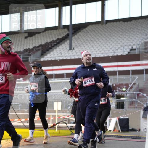 07.12.2025 - St. Pauli X-Mass-Run No. 15 Patografie http://msf.ph/oto/9384732 07.12.2025 10:28:09 Ziel 1507, 1742, 1745, 2526, 2723, 3395, 3412, 3413, 3472, 3727, 3729, 3730, 3879, 3881, 3883, 4064, 4065, 4159, 4160, 4189, 4245, 4344, 4376, 4380, 4697, 4698, 4700, 4701, 4702, 4704, 4706, 4707, 4708, 4710 meine-sportfotos.de