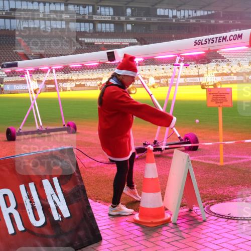 07.12.2025 - St. Pauli X-Mass-Run No. 15 Luisa Fischer http://msf.ph/oto/9384738 07.12.2025 11:31:14 Ziel 203, 329, 487, 539, 554, 579, 581, 848, 865, 870, 872, 1595, 2020, 2307, 2308, 2311, 2314, 2317, 2319, 2449, 2450, 2509, 2871, 2876, 3328 meine-sportfotos.de