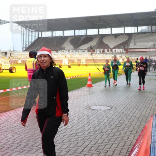07.12.2025 - St. Pauli X-Mass-Run No. 15 Luisa Fischer http://msf.ph/oto/9384741 07.12.2025 10:16:05 Ziel 2666, 4455, 431, 436, 438, 1180, 1183, 1885, 2545, 2546, 2641, 2645, 2652, 2658, 2659, 2745, 3053, 3103, 4455, 4494, 4536 meine-sportfotos.de