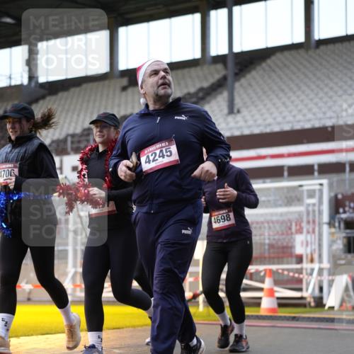 07.12.2025 - St. Pauli X-Mass-Run No. 15 Patografie http://msf.ph/oto/9384742 07.12.2025 10:28:10 Ziel 1507, 1742, 1745, 2526, 2723, 3395, 3412, 3413, 3454, 3472, 3727, 3729, 3730, 3879, 3881, 3883, 4064, 4065, 4159, 4160, 4189, 4245, 4344, 4376, 4380, 4697, 4698, 4700, 4701, 4702, 4704, 4706, 4707, 4708, 4710 meine-sportfotos.de