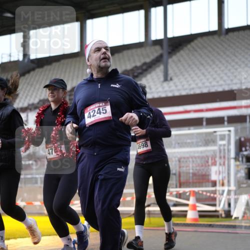 07.12.2025 - St. Pauli X-Mass-Run No. 15 Patografie http://msf.ph/oto/9384747 07.12.2025 10:28:10 Ziel 1507, 1742, 1745, 2526, 2723, 3395, 3412, 3413, 3454, 3472, 3727, 3729, 3730, 3879, 3881, 3883, 4064, 4065, 4159, 4160, 4189, 4245, 4344, 4376, 4380, 4697, 4698, 4700, 4701, 4702, 4704, 4706, 4707, 4708, 4710 meine-sportfotos.de