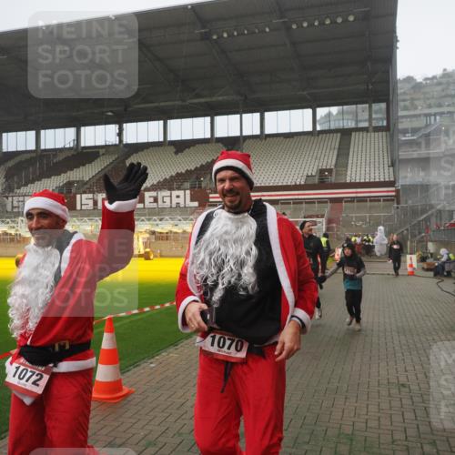 07.12.2025 - St. Pauli X-Mass-Run No. 15 Fabian Wolf http://msf.ph/oto/9384748 07.12.2025 10:12:32 Ziel 1070, 1072, 1074, 1077, 2758, 2760, 2770, 3585 meine-sportfotos.de