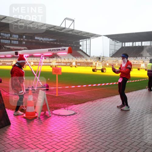 07.12.2025 - St. Pauli X-Mass-Run No. 15 Luisa Fischer http://msf.ph/oto/9384749 07.12.2025 11:31:17 Ziel 2871, 203, 329, 487, 539, 554, 579, 581, 848, 865, 870, 872, 1595, 2020, 2307, 2308, 2311, 2314, 2317, 2319, 2449, 2450, 2871, 2876, 3328 meine-sportfotos.de