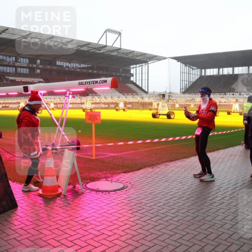 07.12.2025 - St. Pauli X-Mass-Run No. 15 Luisa Fischer http://msf.ph/oto/9384756 07.12.2025 11:31:17 Ziel 2871, 203, 329, 487, 539, 554, 579, 581, 848, 865, 870, 872, 1595, 2020, 2307, 2308, 2311, 2314, 2317, 2319, 2449, 2450, 2871, 2876, 3328 meine-sportfotos.de