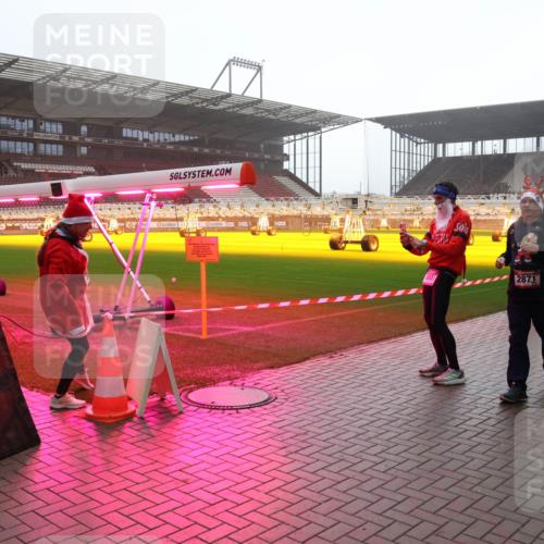 07.12.2025 - St. Pauli X-Mass-Run No. 15 Luisa Fischer http://msf.ph/oto/9384759 07.12.2025 11:31:18 Ziel 2871, 203, 329, 487, 539, 554, 579, 581, 848, 865, 870, 872, 1595, 2020, 2307, 2308, 2311, 2314, 2317, 2319, 2449, 2450, 2871, 3328 meine-sportfotos.de