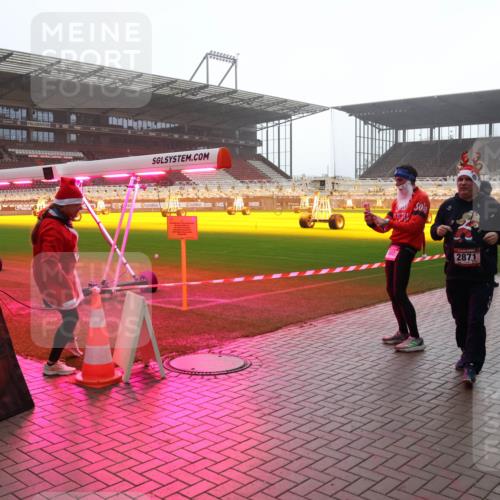 07.12.2025 - St. Pauli X-Mass-Run No. 15 Luisa Fischer http://msf.ph/oto/9384761 07.12.2025 11:31:18 Ziel 30, 2871, 203, 329, 487, 539, 554, 579, 581, 848, 865, 870, 872, 1595, 2020, 2307, 2308, 2311, 2314, 2317, 2319, 2449, 2450, 2871, 3328 meine-sportfotos.de