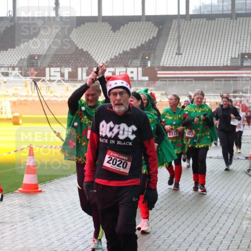 07.12.2025 - St. Pauli X-Mass-Run No. 15 Luisa Fischer http://msf.ph/oto/9384771 07.12.2025 11:31:22 Ziel 5010, 15, 2020, 2317, 307, 15, 880, 203, 329, 487, 539, 554, 579, 581, 848, 865, 870, 872, 1595, 1755, 2307, 2308, 2311, 2314, 2317, 2319, 2428, 2429, 2430, 2449, 2450, 2492, 2493, 2871, 3181, 3182, 3184, 3238, 3239, 3328, 3352, 3436, 4105 meine-sportfotos.de