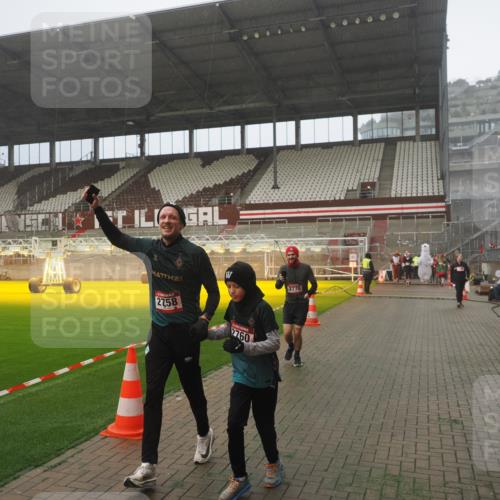 07.12.2025 - St. Pauli X-Mass-Run No. 15 Fabian Wolf http://msf.ph/oto/9384772 07.12.2025 10:12:34 Ziel 1070, 1072, 1074, 1077, 2758, 2760, 2770, 3585 meine-sportfotos.de