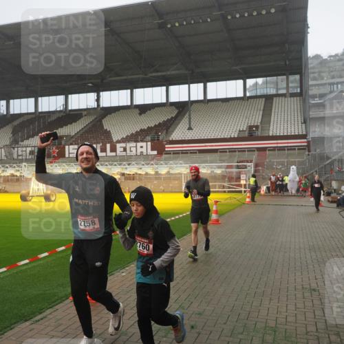 07.12.2025 - St. Pauli X-Mass-Run No. 15 Fabian Wolf http://msf.ph/oto/9384778 07.12.2025 10:12:34 Ziel 1070, 1072, 1074, 1077, 2758, 2760, 2770, 3585 meine-sportfotos.de