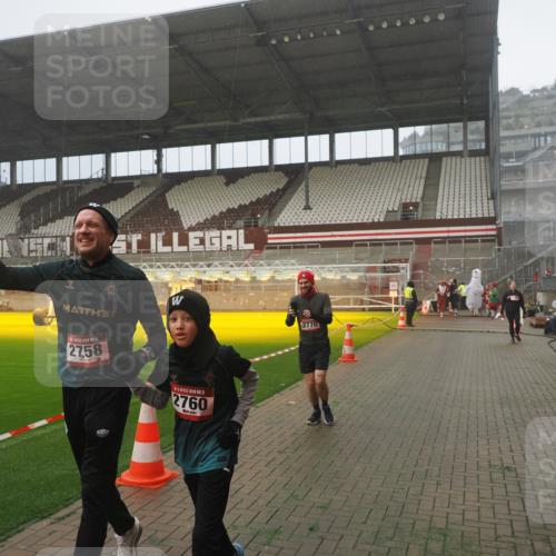 07.12.2025 - St. Pauli X-Mass-Run No. 15 Fabian Wolf http://msf.ph/oto/9384784 07.12.2025 10:12:35 Ziel 1070, 1072, 1074, 1077, 2758, 2760, 2770, 3585 meine-sportfotos.de