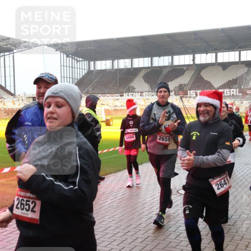 07.12.2025 - St. Pauli X-Mass-Run No. 15 Luisa Fischer http://msf.ph/oto/9384788 07.12.2025 10:16:16 Ziel 2652, 4494, 2659, 2641, 3565, 2545, 2546, 2641, 2645, 2652, 2658, 2659, 2745, 3053, 4455, 4494 meine-sportfotos.de