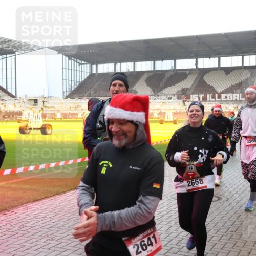 07.12.2025 - St. Pauli X-Mass-Run No. 15 Luisa Fischer http://msf.ph/oto/9384802 07.12.2025 10:16:17 Ziel 2658, 2641, 3565, 2545, 2546, 2641, 2645, 2652, 2658, 2659, 2745, 3053, 4455, 4494 meine-sportfotos.de