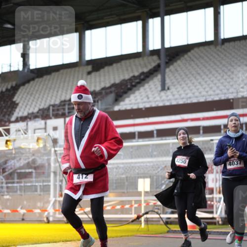 07.12.2025 - St. Pauli X-Mass-Run No. 15 Patografie http://msf.ph/oto/9384811 07.12.2025 10:28:22 Ziel 412, 2526, 2723, 2912, 3218, 3377, 3395, 3413, 3454, 3472, 4037, 4245, 4250, 4355, 4388, 4697, 4698, 4701, 4702, 4706, 4707 meine-sportfotos.de