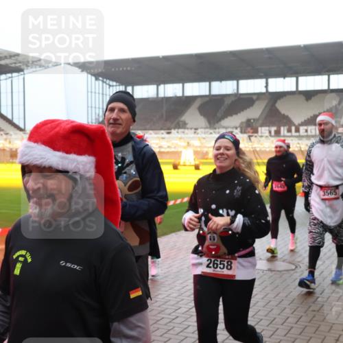 07.12.2025 - St. Pauli X-Mass-Run No. 15 Luisa Fischer http://msf.ph/oto/9384815 07.12.2025 10:16:17 Ziel 2658, 2645, 3565, 2545, 2546, 2641, 2645, 2652, 2658, 2659, 2745, 3053, 4455, 4494 meine-sportfotos.de