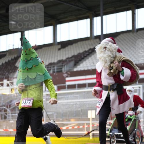 07.12.2025 - St. Pauli X-Mass-Run No. 15 Patografie http://msf.ph/oto/9384830 07.12.2025 10:28:27 Ziel 412, 2526, 2723, 2912, 2913, 3209, 3218, 3377, 3454, 3472, 4037, 4250, 4355, 4388 meine-sportfotos.de