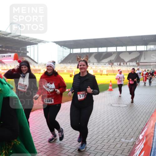 07.12.2025 - St. Pauli X-Mass-Run No. 15 Luisa Fischer http://msf.ph/oto/9384832 07.12.2025 11:31:30 Ziel 2450, 1759, 2449, 203, 329, 487, 539, 554, 579, 581, 848, 865, 870, 872, 1595, 1755, 2307, 2308, 2311, 2314, 2317, 2319, 2428, 2429, 2430, 2449, 2450, 2492, 2493, 2871, 3181, 3182, 3184, 3238, 3239, 3328, 3352, 3436, 4105 meine-sportfotos.de