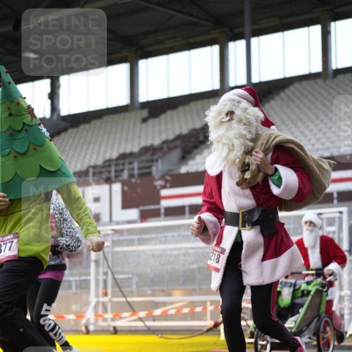07.12.2025 - St. Pauli X-Mass-Run No. 15 Patografie http://msf.ph/oto/9384835 07.12.2025 10:28:27 Ziel 412, 2526, 2723, 2912, 2913, 3209, 3218, 3377, 3454, 3472, 4037, 4250, 4355, 4388 meine-sportfotos.de