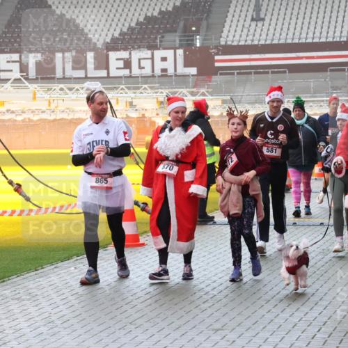 07.12.2025 - St. Pauli X-Mass-Run No. 15 Luisa Fischer http://msf.ph/oto/9384842 07.12.2025 11:31:33 Ziel 865, 870, 20, 581, 652, 539, 203, 329, 487, 539, 554, 579, 581, 848, 865, 870, 872, 1595, 1755, 2017, 2307, 2308, 2311, 2314, 2317, 2319, 2428, 2429, 2430, 2449, 2450, 2492, 2493, 2871, 3181, 3182, 3184, 3238, 3239, 3328, 3352, 3436, 4105 meine-sportfotos.de