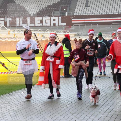 07.12.2025 - St. Pauli X-Mass-Run No. 15 Luisa Fischer http://msf.ph/oto/9384844 07.12.2025 11:31:34 Ziel 865, 870, 872, 18, 581, 550, 539, 203, 329, 331, 487, 539, 554, 579, 581, 848, 865, 870, 872, 1595, 1755, 2017, 2307, 2308, 2311, 2314, 2317, 2319, 2428, 2429, 2430, 2449, 2450, 2492, 2493, 2871, 3181, 3182, 3184, 3238, 3239, 3328, 3352, 3436, 4105 meine-sportfotos.de
