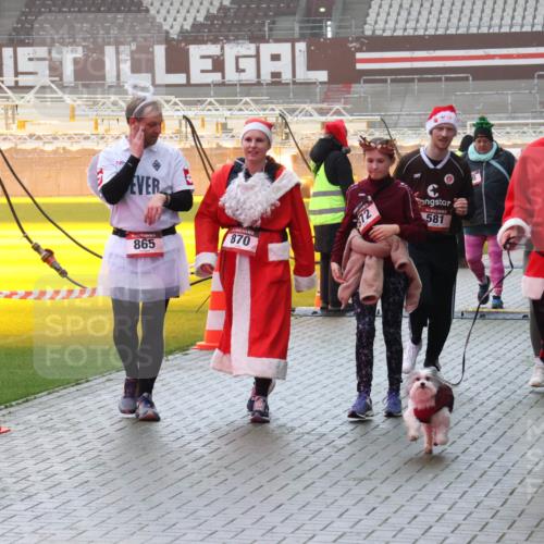 07.12.2025 - St. Pauli X-Mass-Run No. 15 Luisa Fischer http://msf.ph/oto/9384846 07.12.2025 11:31:34 Ziel 865, 870, 581, 554, 539, 203, 329, 331, 487, 539, 554, 579, 581, 848, 865, 870, 872, 1595, 1755, 2017, 2307, 2308, 2311, 2314, 2317, 2319, 2428, 2429, 2430, 2449, 2450, 2492, 2493, 2871, 3181, 3182, 3184, 3238, 3239, 3328, 3352, 3436, 4105 meine-sportfotos.de