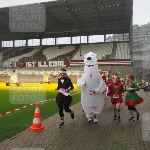 07.12.2025 - St. Pauli X-Mass-Run No. 15 Fabian Wolf http://msf.ph/oto/9384849 07.12.2025 10:12:45 Ziel 9, 18, 938, 2758, 2760, 2770, 3040, 3428, 3514, 3551, 3557, 3585, 3799, 3834, 3836 meine-sportfotos.de