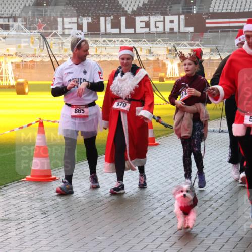 07.12.2025 - St. Pauli X-Mass-Run No. 15 Luisa Fischer http://msf.ph/oto/9384852 07.12.2025 11:31:35 Ziel 865, 870, 5, 554, 87, 203, 203, 329, 331, 487, 539, 554, 579, 581, 848, 870, 872, 1595, 1755, 2017, 2307, 2308, 2311, 2314, 2317, 2319, 2428, 2429, 2430, 2449, 2450, 2492, 2493, 3181, 3182, 3184, 3238, 3239, 3328, 3352, 3436, 4105 meine-sportfotos.de